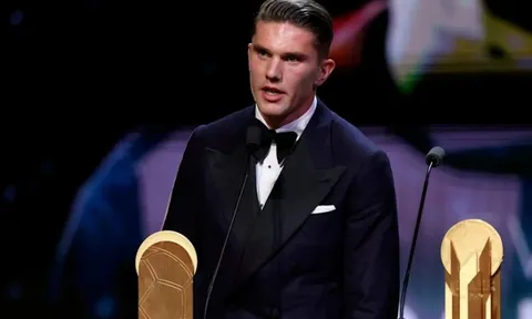 Gyokeres của Arsenal được vinh danh tại Quả bóng Vàng 2025 khiến fan bóng đá sửng sốt