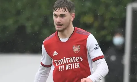 Cựu tiền đạo Arsenal rơi vào tình trạng hôn mê sau khi bị chấn thương não