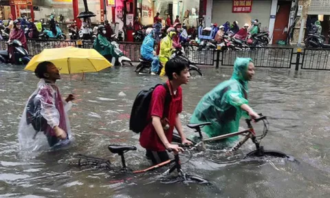Hà Nội cho học sinh toàn thành phố nghỉ học ngày mai (6/10) để tránh bão Matmo
