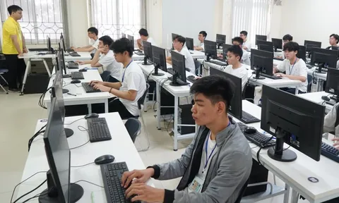Chương trình giáo dục nâng cao dành cho các môn chuyên trong trường chuyên