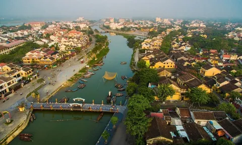 Giữa cơn lốc du lịch, làm thế nào để không mất hồn phố cổ Hội An?