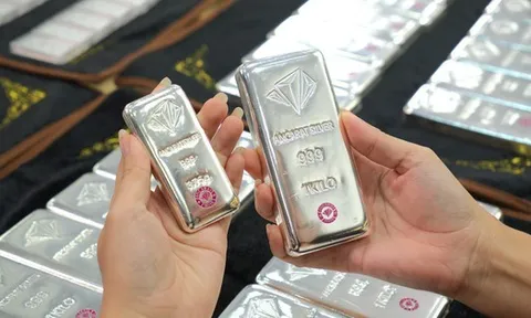 Giá bạc chờ tín hiệu cắt giảm lãi suất từ FED