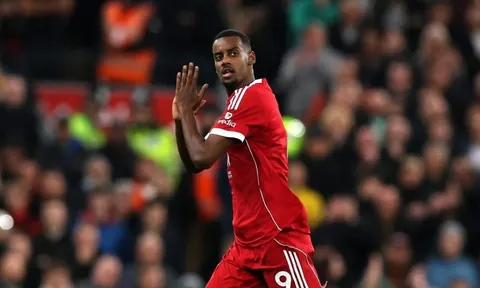 HLV Liverpool tiết lộ thông tin đáng lo ngại về Alexander Isak