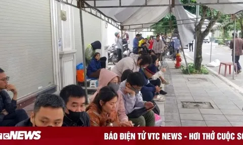 Nhà ở xã hội Đông Anh: Chủ đầu tư dựng nhà bạt cho dân xếp hàng nộp hồ sơ