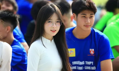 Nữ sinh Hà Nội rạng rỡ trong nắng thu, sôi nổi khai mạc giải đấu 24 tuổi