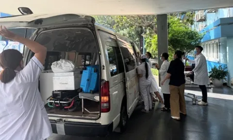 Điều kỳ diệu đến với cụ bà ngưng tim, huyết áp bằng 0 khi xe cấp cứu cách bệnh viện 5 phút