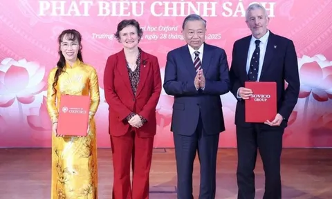 Tổng bí thư Tô Lâm chứng kiến Tiến sĩ Nguyễn Thị Phương Thảo góp 13,7 triệu bảng Anh cho quỹ học bổng của đại học Oxford
