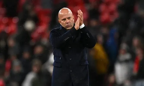 Liverpool sa thải HLV Arne Slot sau khi bị loại khỏi Carabao Cup?