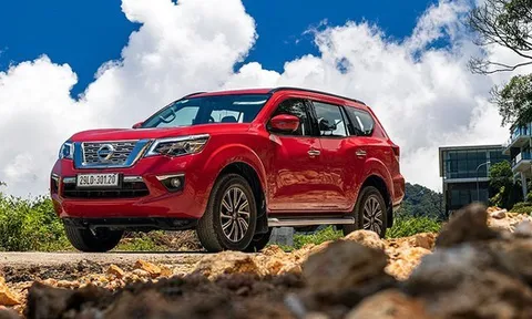 Mẫu SUV cỡ D giảm giá một nửa