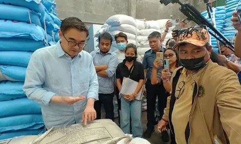 Khám xét một nhà kho, cảnh sát thu giữ 26.000 bao gạo nhập lậu quy mô lớn, tổng giá trị hơn 15 tỷ đồng