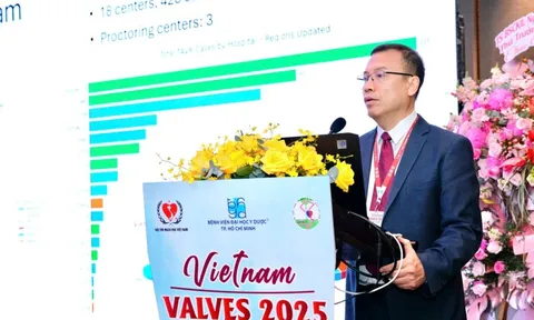 Phó Giám đốc Bệnh viện ĐH Y Dược TP HCM Nguyễn Hoàng Định được phong hàm Giáo sư