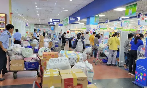 Siêu thị bảo đảm cung ứng hàng hóa đến vùng bão lũ