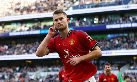 CĐV Man Utd khen De Ligt hết lời sau màn tỏa sáng rực rỡ trước Tottenham