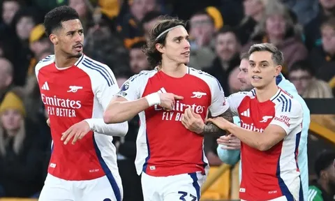 Arsenal nhận tin dữ, HLV Arteta đứng ngồi không yên