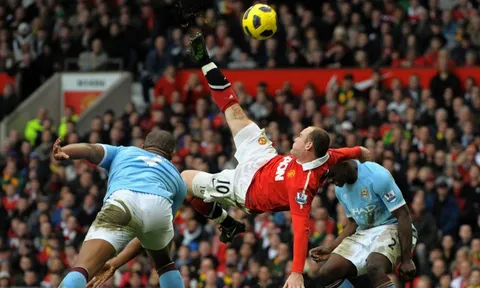 Wayne Rooney tái hiện siêu phẩm xe đạp chổng ngược gây sốt