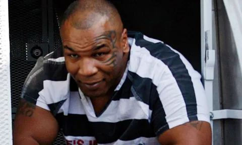 Scandal của ông vua quyền Anh gây rúng động thế giới