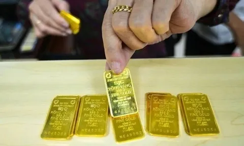 Một doanh nghiệp bất ngờ tạm dừng mua bán vàng miếng trực tuyến