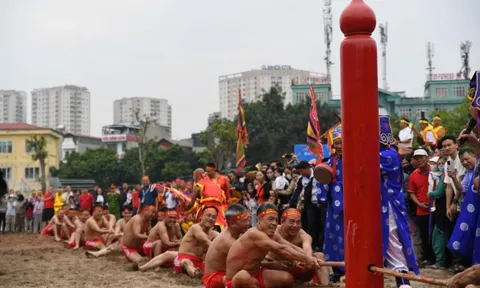 Gìn giữ và lan tỏa mạnh mẽ Nghi lễ và trò chơi Kéo co Ngồi tại Đền Trấn Vũ