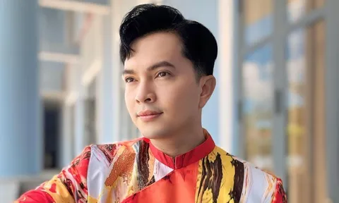 Cuộc sống kín tiếng của nam ca sĩ có 3 bằng đại học