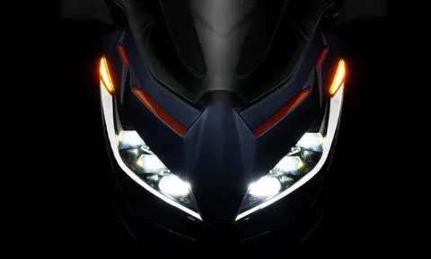 Xe ga chuyên phượt của Honda vừa về VN đã gặp khó: Đối thủ ra mắt 2 xe 'trang bị tận răng' giá rẻ hơn