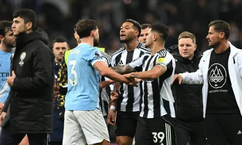 Căng thẳng bùng phát sau chiến thắng của Newcastle trước Man City