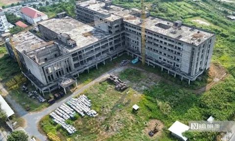 Bệnh viện Ung bướu Cần Thơ hơn 1.700 tỷ đồng: Khối bê tông phủ rêu giữa lòng thành phố