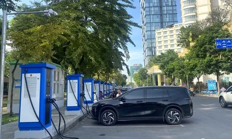 TPHCM: Taxi điện "áp đảo"