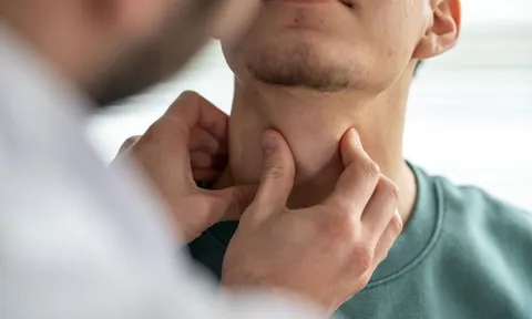 Đau họng đi khám, người đàn ông phát hiện mắc 4 loại ung thư