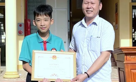 Nhặt được gần 23 triệu đồng, nam sinh lớp 9 mang đến công an nhờ trả người đánh rơi