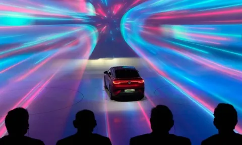 Ngành xe điện bước vào ‘kỷ nguyên 18 tháng’: Các hãng ô tô Phương Tây đang phá vỡ mọi quy tắc cũ để sinh tồn