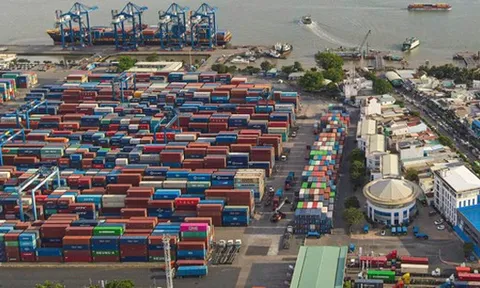 Xuất nhập khẩu cán mốc 900 tỉ USD