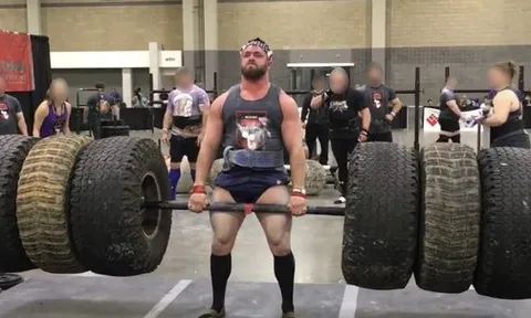 Người đàn ông nhập viện khẩn, suýt mất mạng vì 300 cái squats, đừng dại mà thử!