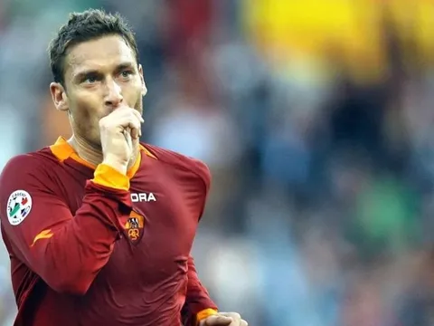 Huyền thoại Totti muốn "làm điều điên rồ" ở tuổi 48