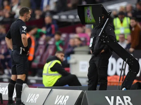 HLV Erik ten Hag nói gì sau trận thua đau của Man Utd?