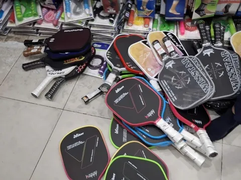 Bà Rịa-Vũng Tàu: Phát hiện nhiều cửa hàng bày bán vợt pickleball không rõ nguồn gốc