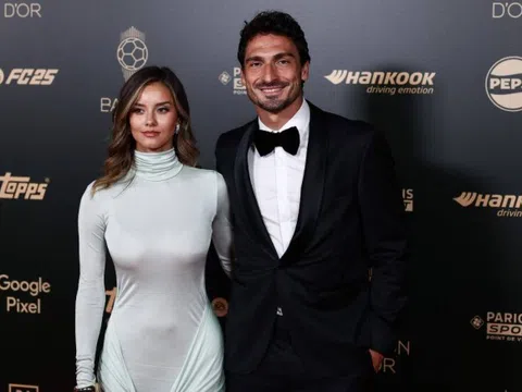 Hummels công khai bạn gái siêu mẫu