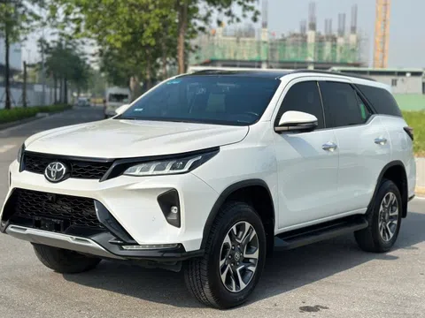 Đại lý báo Toyota Fortuner Legender thêm bản máy xăng tại Việt Nam: Đắt hơn máy dầu 5-45 triệu, bán ra tháng sau cạnh tranh Everest