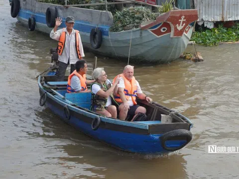 Chợ nổi Cái Răng: Nhộn nhịp cảnh "trên bến dưới thuyền"