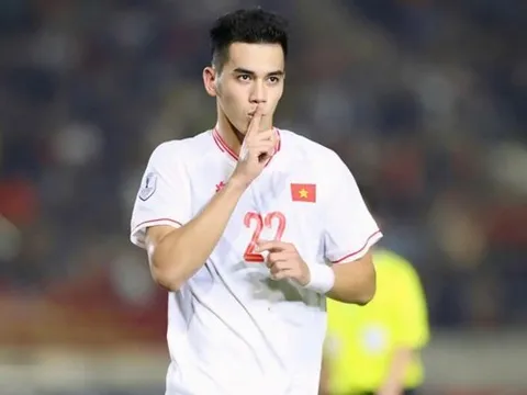 Tiền đạo đẹp trai, giàu lòng nhân ái: Sau AFF Cup, trích tiền thưởng tặng 2,5 tấn gạo nấu cơm cho bệnh nhân nghèo