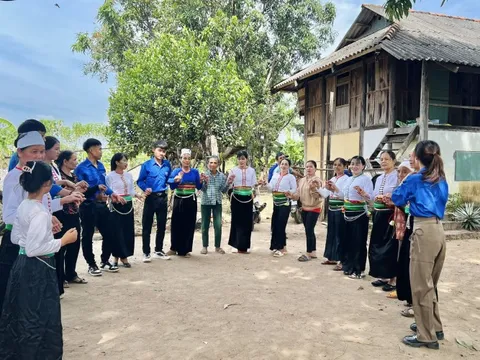 Để tiếng cồng chiêng luôn ngân vang, rộn rã nơi vùng biên giới