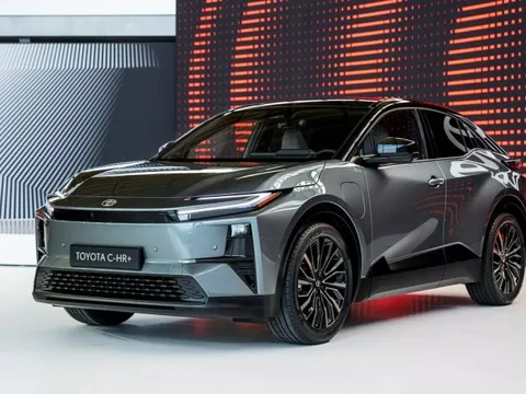 Toyota tung SUV điện mới: Lớn hơn Corolla Cross, màn 14inch, chạy tới 600km/sạc, hướng tới 'người độc thân đang hẹn hò'