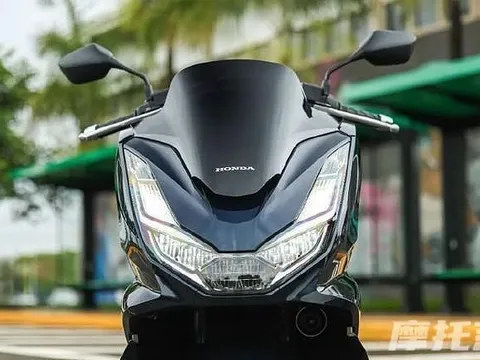 Xe ga trên hạng Air Blade của Honda về đại lý: "Ăn" 2,1L/100km, nâng cấp loạt trang bị