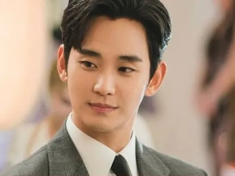 Kim Soo Hyun vẫn tươi cười lộ diện trên truyền hình giữa thị phi