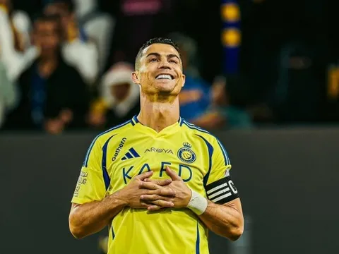 Ronaldo là VĐV kiếm tiền giỏi nhất năm thứ hai liên tiếp