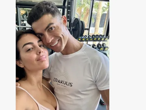 Ronaldo ám chỉ đã kết hôn với Georgina