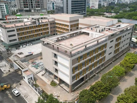 Cận cảnh hai ngôi trường sắp mở cửa đón học sinh tại quận Cầu Giấy (Hà Nội)