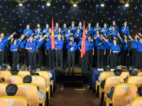 Sinh viên Trường Đại học Gia Định ngược dòng lịch sử, thắp sáng ký ức ngày 30/4