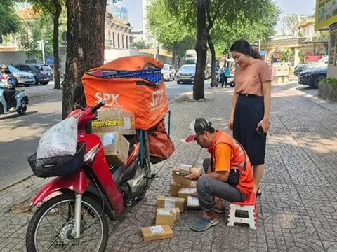 Shopee bất ngờ giảm phí nhiều ngành hàng