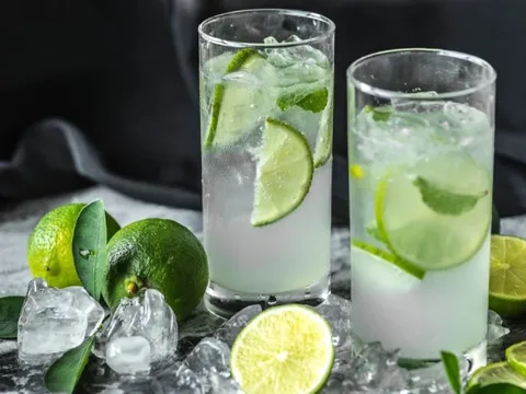 Dùng nước chanh tươi trị mụn, cô gái mặt sưng đỏ, bỏng rát
