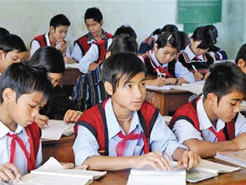 Quy định mới về phát hành sách giáo khoa dạy học tiếng dân tộc thiểu số